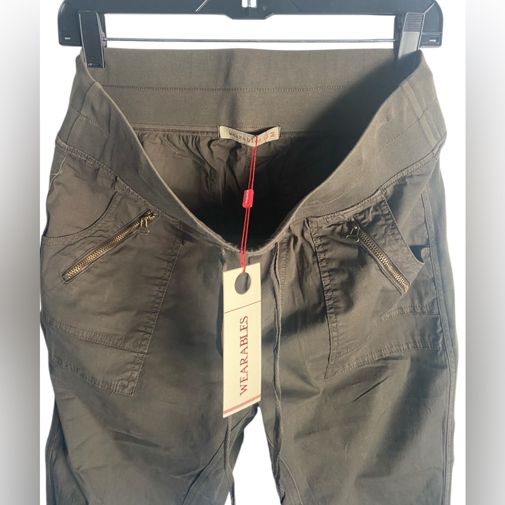 Wearables Army Green Capri Pants. Size M.